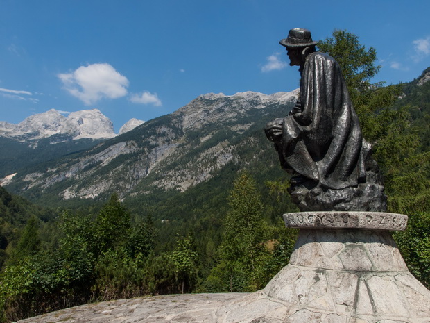 Vrsic pass, Julius Kugy statue