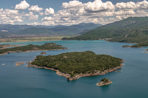 Slansko Jezero lake, Montenegro