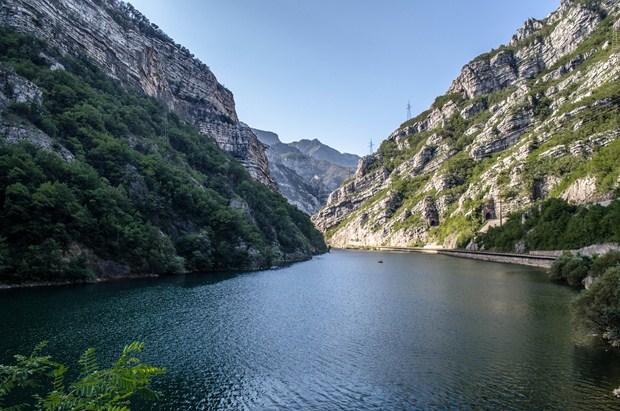 Road beside Neretva river