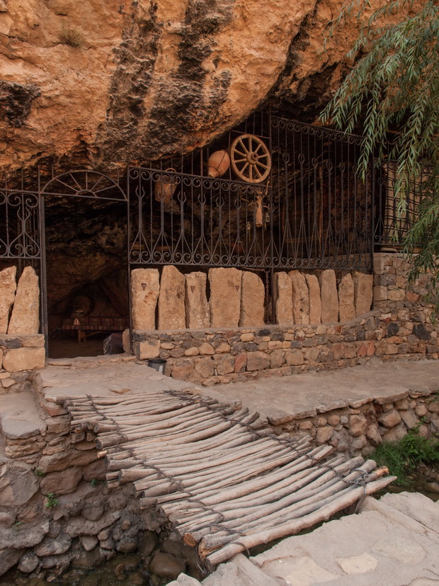 Cave cafe near Noravank