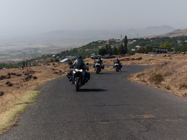 Road to lake Kari