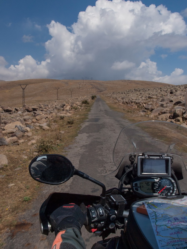 Road to lake Kari