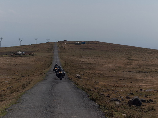 Road to lake Kari