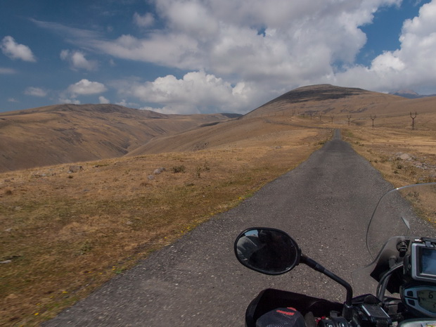 Road to lake Kari