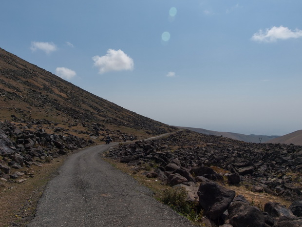 Road to lake Kari