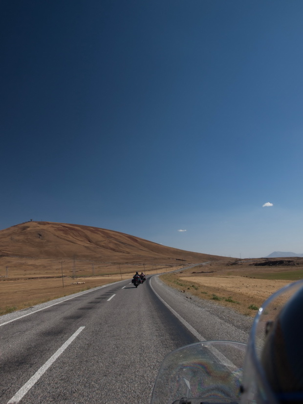 Road near Tendurek volcano