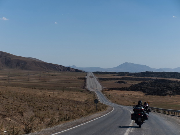 Road near Tendurek volcano