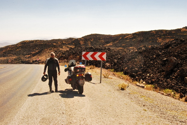 Road near Tendurek volcano