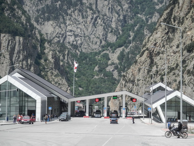 Zemo Larsi borders station