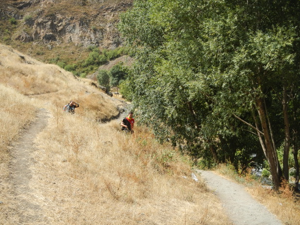 Road to Shaqi waterfall