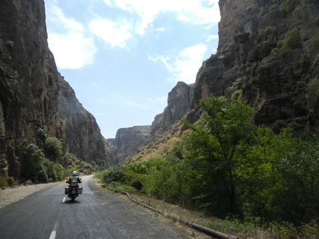 Road to Noravank monastery