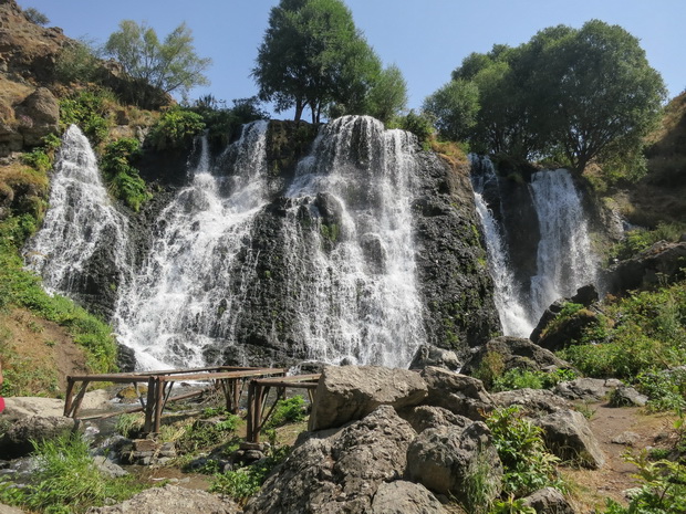 Shaqi waterfall