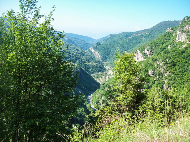 Kovachevitsa-Dospat road