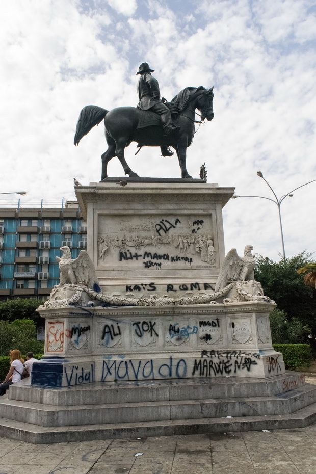 Palermo, Vittorio Emanuele II statue