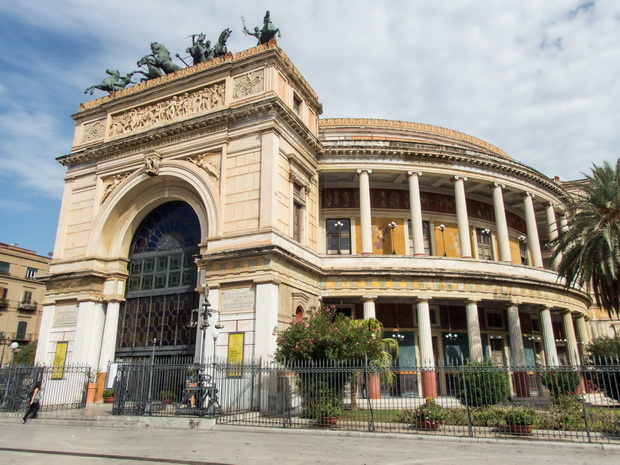 Palermo, Politeama theatre