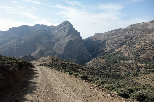 Road from Kapetaniana to Tripiti