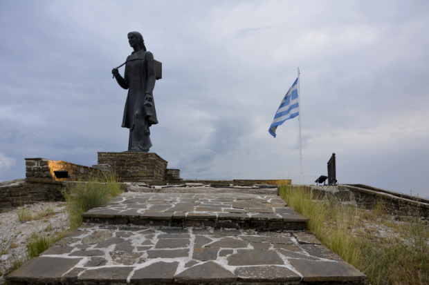 Μνημείο της Ζαγορίσιας Γυναίκας της Πίνδου