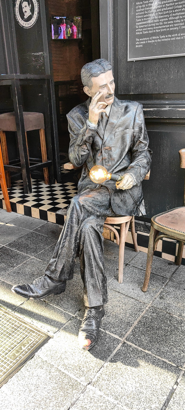 Sarajevo, Tesla statue