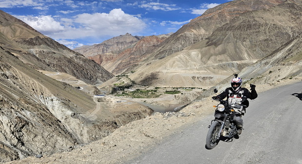 Road beside Tsarap river