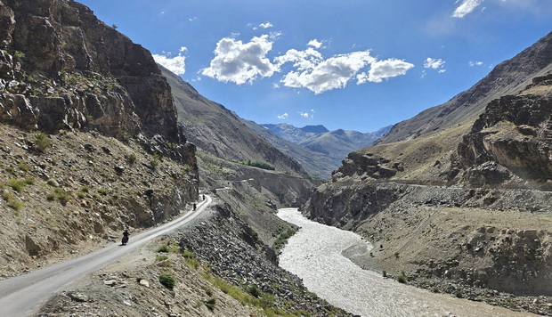 Road beside Tsarap river