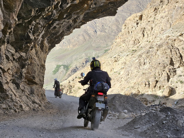 Road beside Tsarap river