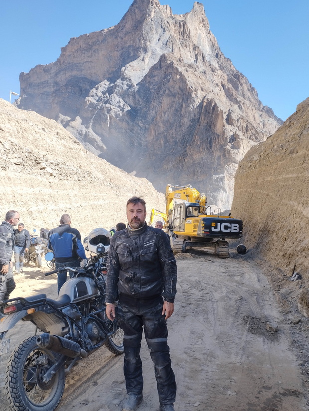 Roadworks at Zanskar gorge