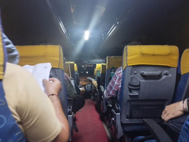 Bus from Manali to Delhi