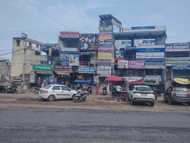 Road from Jaipur to Delhi