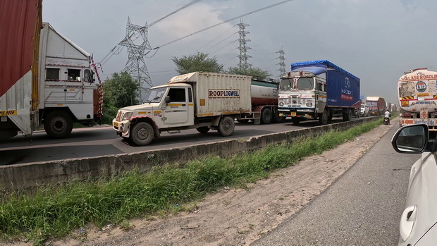 Road from Jaipur to Delhi
