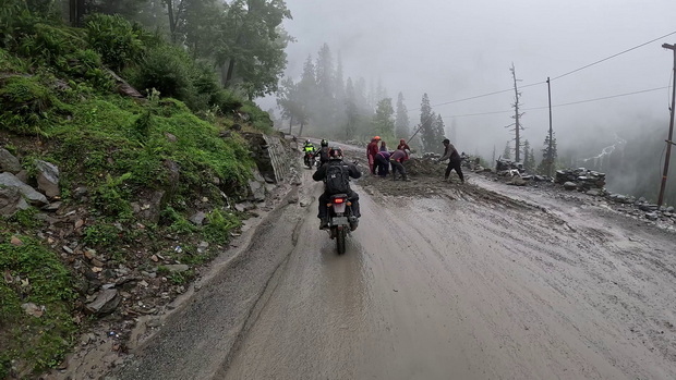 Roadworks near Atal Tunnel