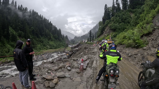 Roadworks Manali