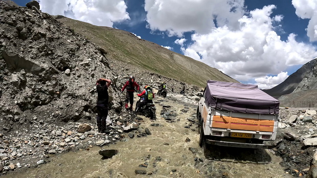 Road to Shingo La pass