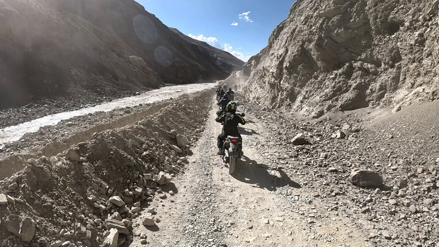 Road beside Tsarap river